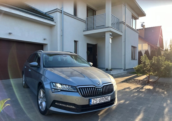 Skoda Superb cena 54000 przebieg: 642000, rok produkcji 2020 z Szczecin małe 67